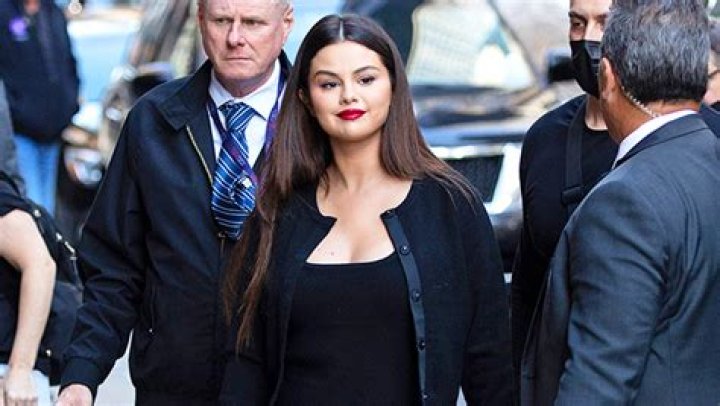 Selena Gomez Told By TikTok She Has ‘Bad Taste’ In Men – Hollywood Life