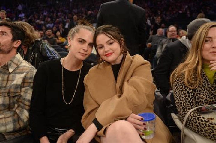Selena Gomez Gives Cara Delevingne A Kiss On The Cheek At Knicks Game – Hollywood Life