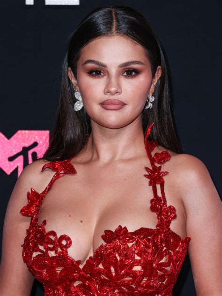 Selena Gomez Flaunts Sexy Cleavage At Party: Revenge On Justin Bieber?