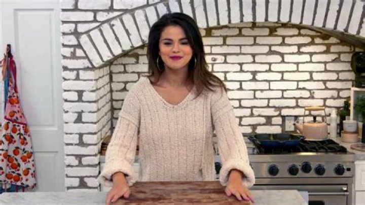 Selena Gomez Starts Fire In Cooking Show Trailer: Video – Hollywood Life