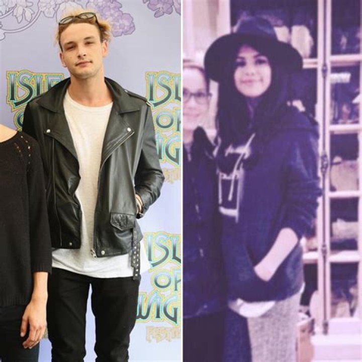 Selena Gomez Rocks 1975 Sweatshirt: Still Hot For Drummer George Daniel?