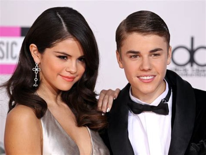 Is It A No-No To Hang Out With Your Ex When You Have A New BF Like Selena Gomez Does?