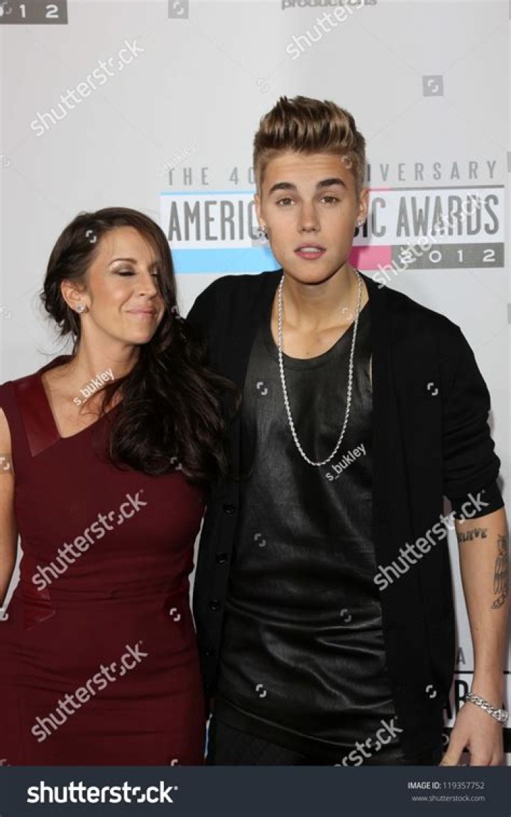 Pattie Mallette’s Love Advice To Justin’s On-Again, Off-Again GF – Hollywood Life