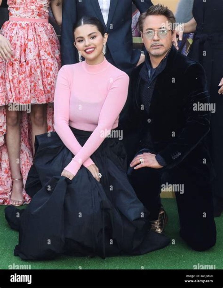 Selena Gomez & Robert Downey Jr. Share Laughs At ‘Dolittle’ Premiere – Hollywood Life