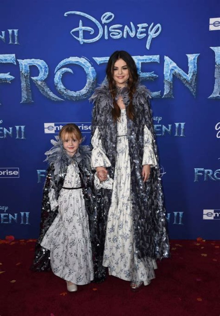 Selena Gomez & Little Sister Gracie Sing At Olivia Rodrigo Concert – Hollywood Life