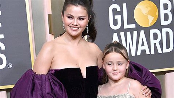 Selena Gomez & Sister Gracie, 9, Seen In Throwback Pool Photos – Hollywood Life