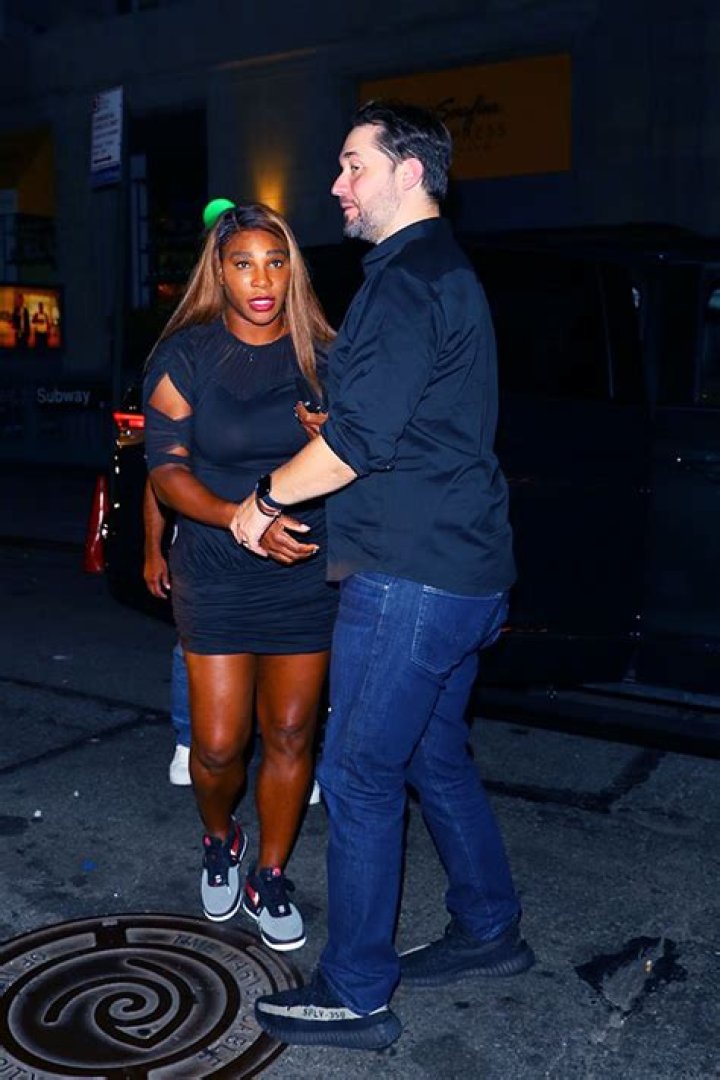 Serena Williams’ Black Mini Dress At NYC Party: Photos – Hollywood Life