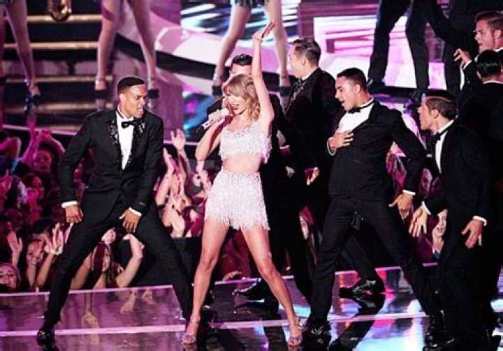 Sexiest VMAs Performance Outfits Of All-Time — Photos – Hollywood Life