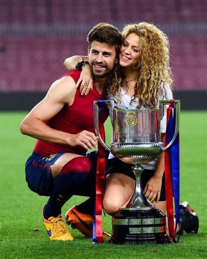Shakira Giving Birth To Baby With Gerard Pique — Labor Pains In Spain – Hollywood Life