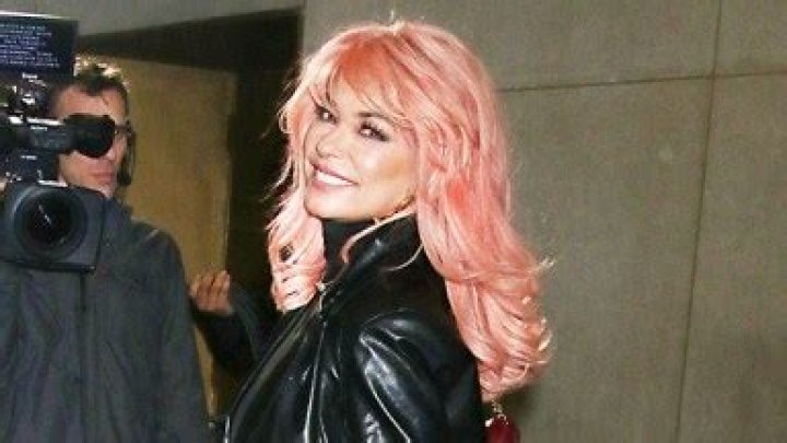 Shania Twain’s Pink Hair Makeover In NYC: Photos – Hollywood Life