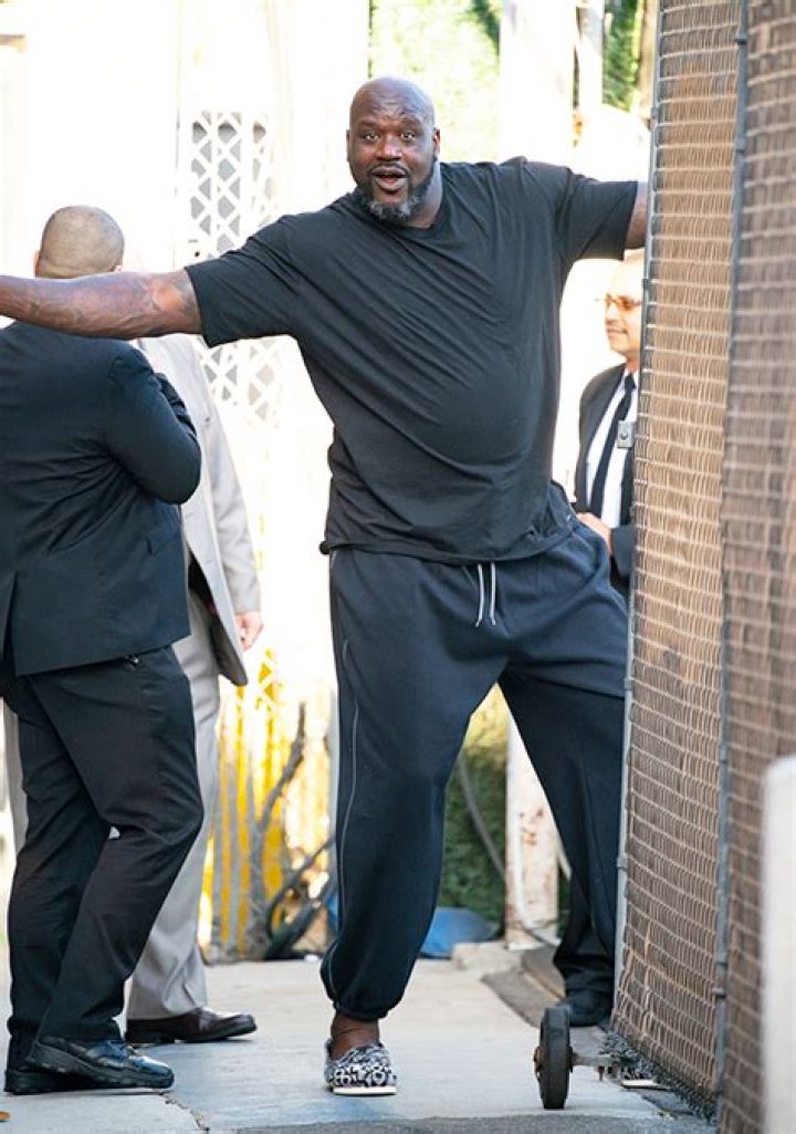 Shaq Eats Frogs On-Air After Lost Bet – Hollywood Life