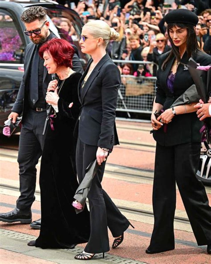 Sharon Osbourne & Daughter Aimee On Shopping Outing: Photo – Hollywood Life