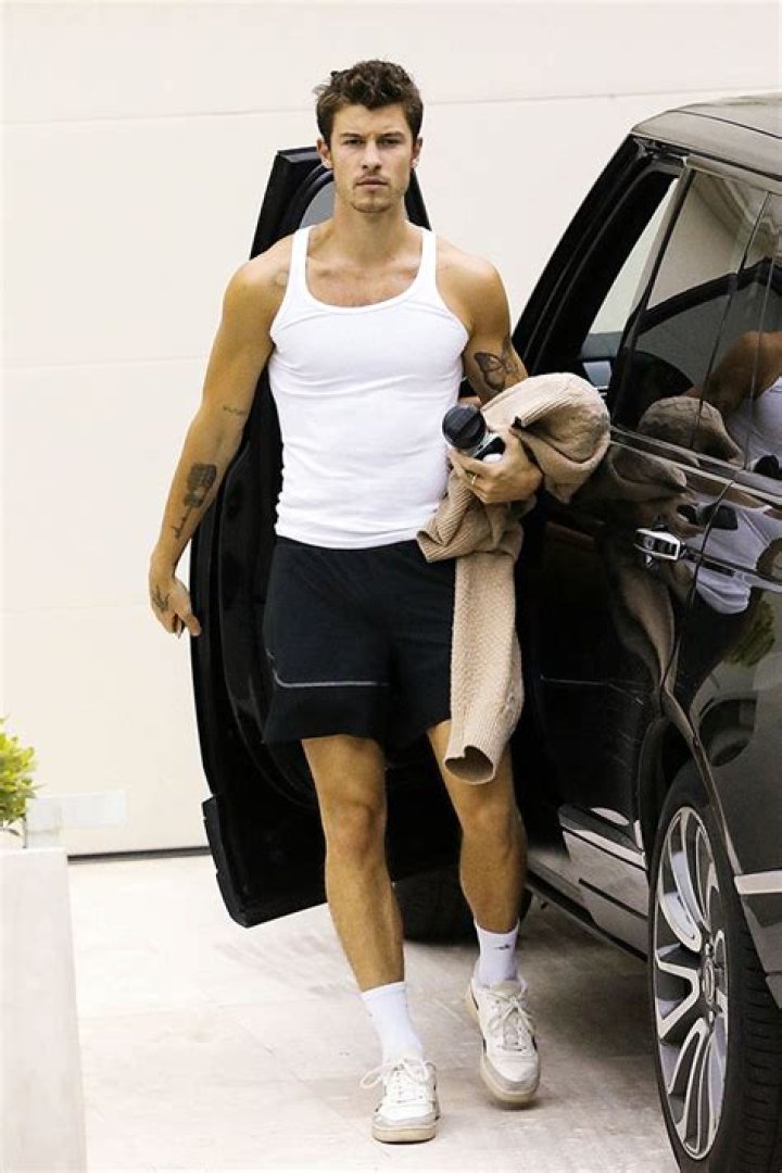 Shawn Mendes Shows Off Muscles During Gym Outing: Photo – Hollywood Life