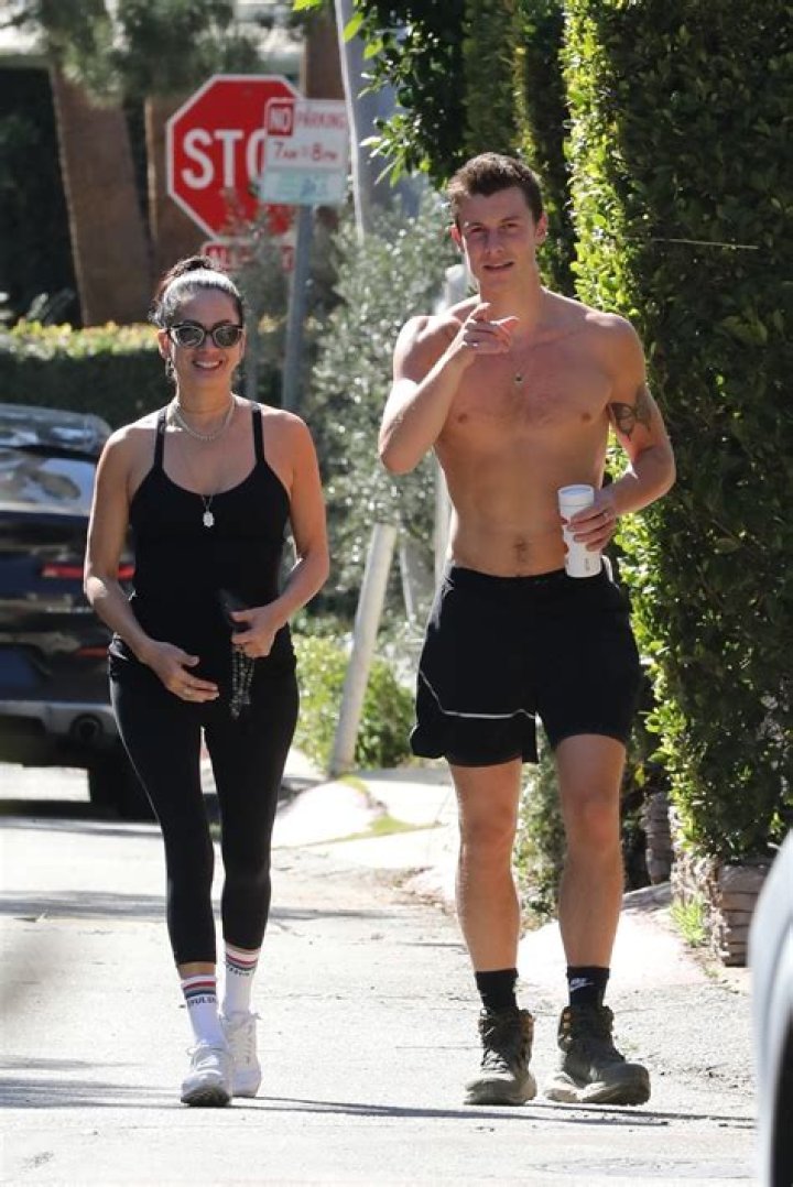 Shawn Mendes Goes For Shirtless Hike With Jocelyne Miranda For B-Day – Hollywood Life