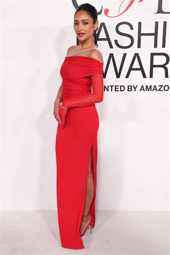 Shay Mitchell Reveals Why She Doesn’t Have a Holiday Workout Routine: ‘You Have to Enjoy Yourself’