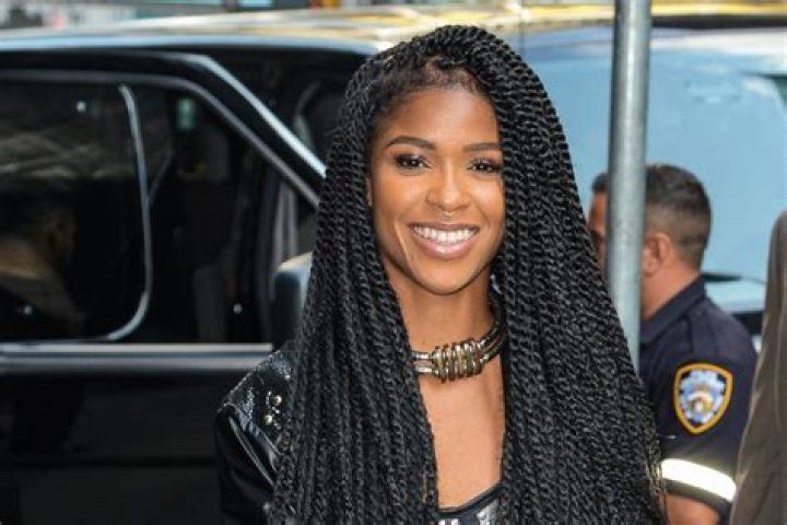 Simone Battle – Hollywood Life