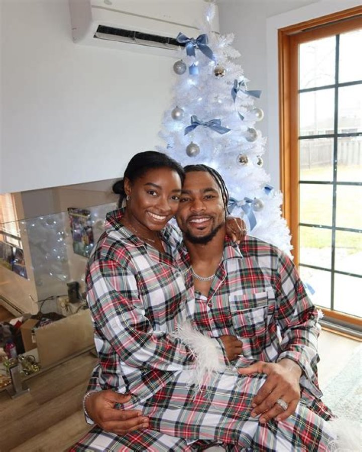 Simone Biles & Fiance Jonathan Owens Rock Matching Pajamas As They Cuddle Up On Christmas