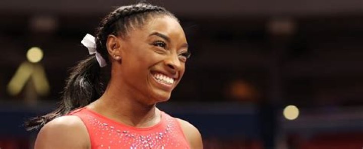 Simone Biles Beats Jonathan Owens In Rope Challenge — Video – Hollywood Life