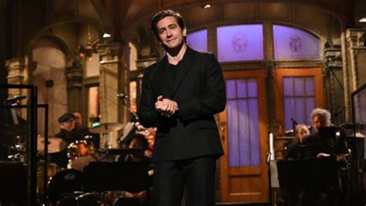 Jake Gyllenhaal Covers Celine Dion — Video – Hollywood Life