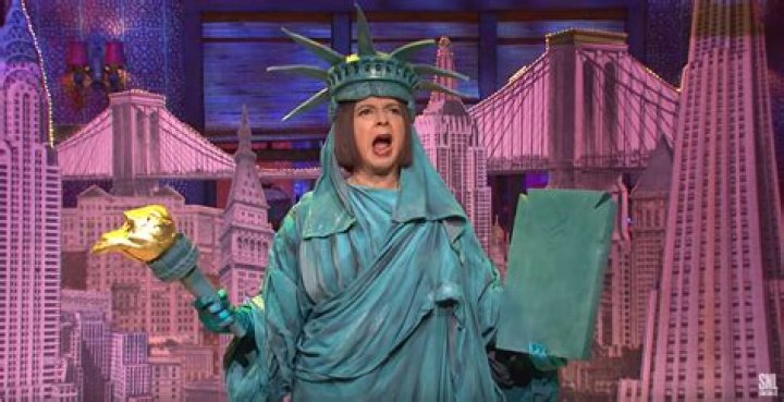 Maya Rudolph As The Statue Of Liberty Defends NYC – Hollywood Life