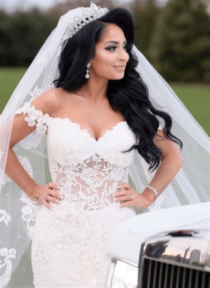 Snooki, JWoww & Deena Make Staten Island Joke At Angelina’s Wedding – Hollywood Life