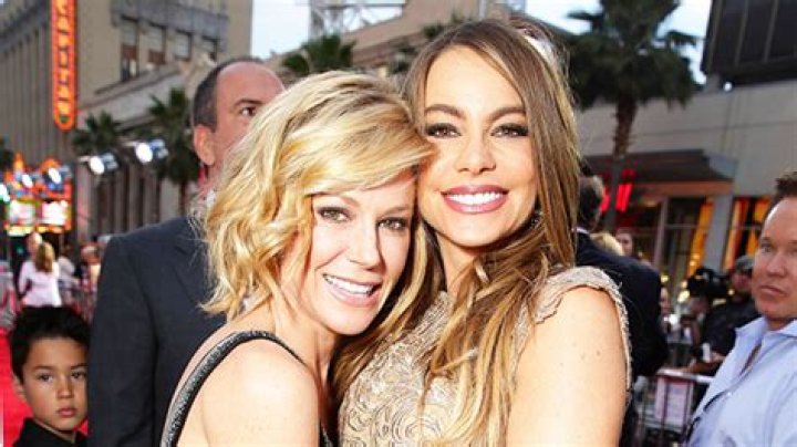 Sofia Vergara Gets Love From ‘Modern Family’ Co-Star Julie Bowen After Split: ‘Single & Fire’