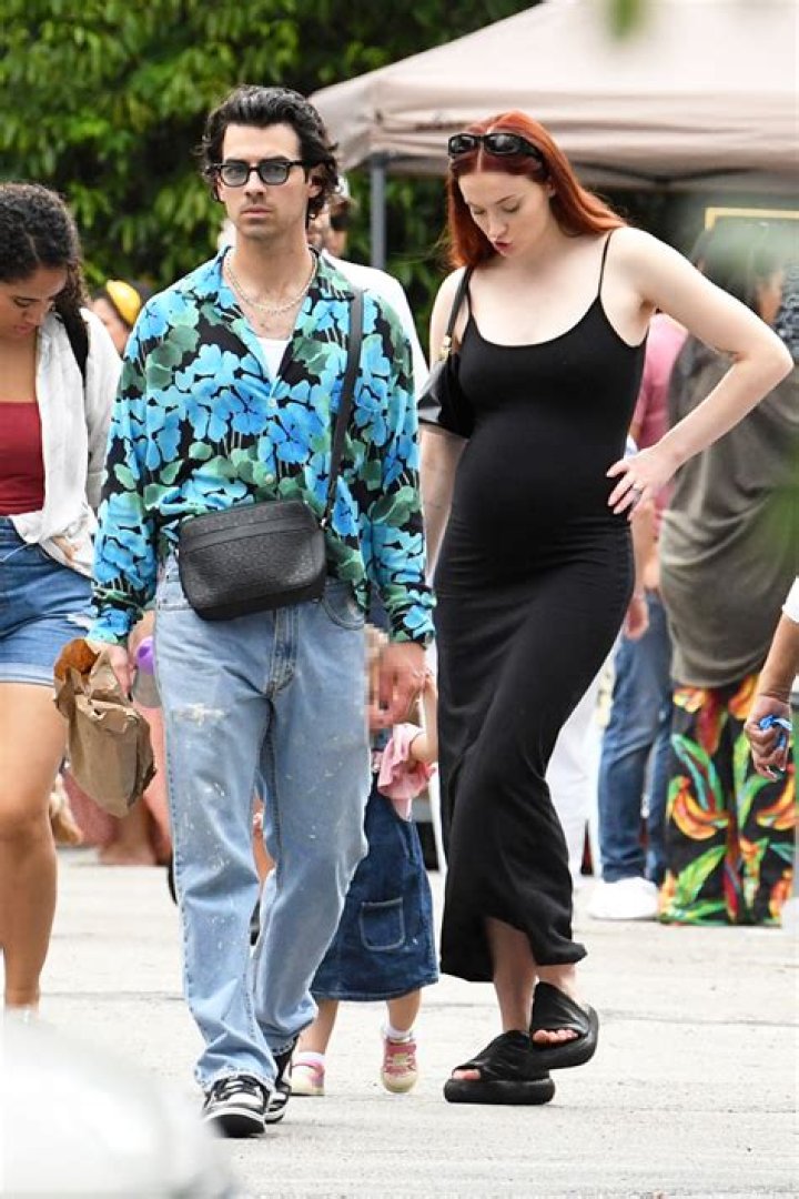 Pregnant Sophie Turner Cradles Her Baby Bump On Shopping Day Out With Joe Jonas