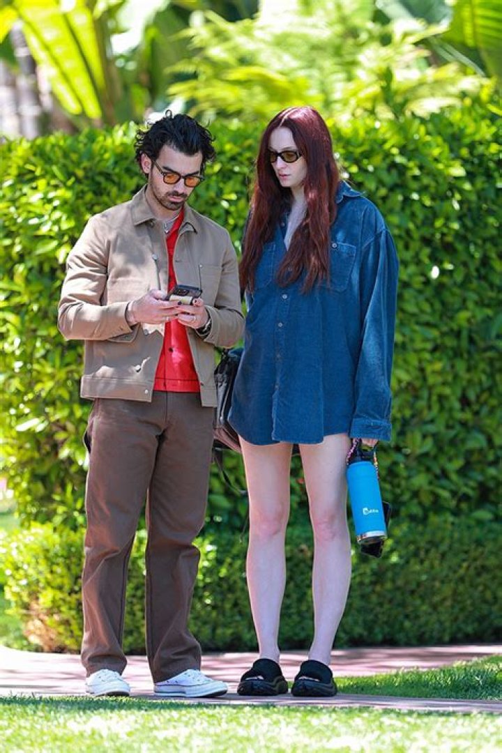 Pregnant Sophie Turner Covers Baby Bump In Oversized Shirt While Out With Joe Jonas