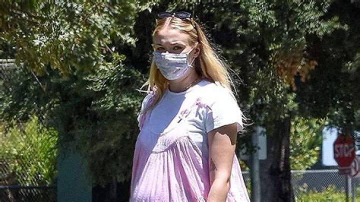 Sophie Turner Shares Throwback Baby Bump Pics In Never Before Seen Photos – Hollywood Life