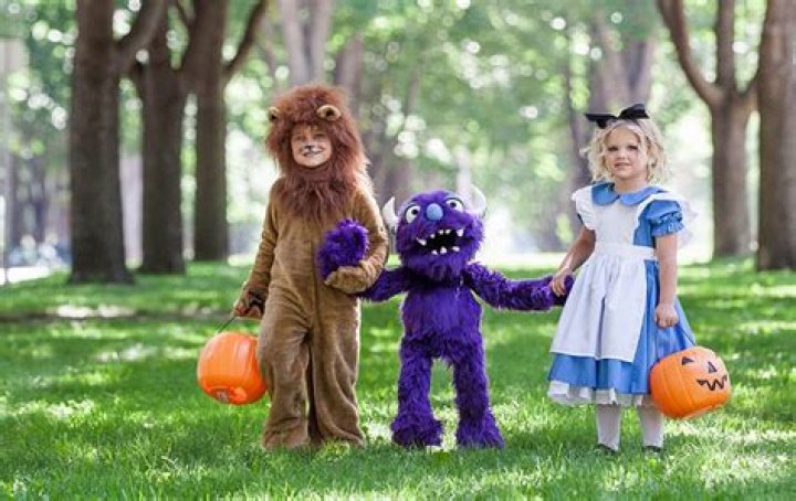 Celebrities Over 40 in Halloween Costumes: Photos of Jennifer Lopez & More