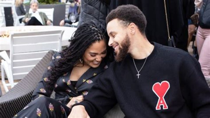 Ayesha & Steph Curry Kiss During At-Home Date Night: ‘Still Smitten’