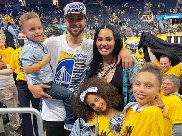 Steph Curry Plays With His Adorable 3 Kids In New Photo & Wife Ayesha Can’t Handle It