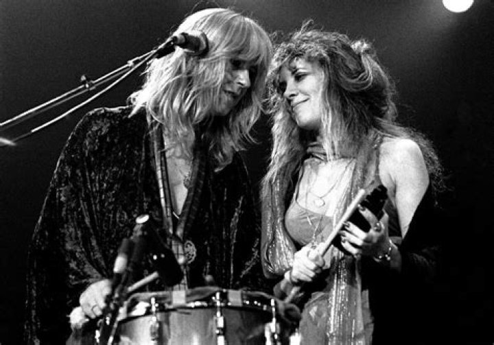 Stevie Nicks & Fleetwood Mac Mourn Christine McVie – Hollywood Life