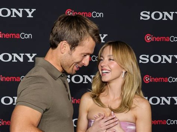 Sydney Sweeney & Glen Powell Smiling At CinemaCon 2023: Photos – Hollywood Life
