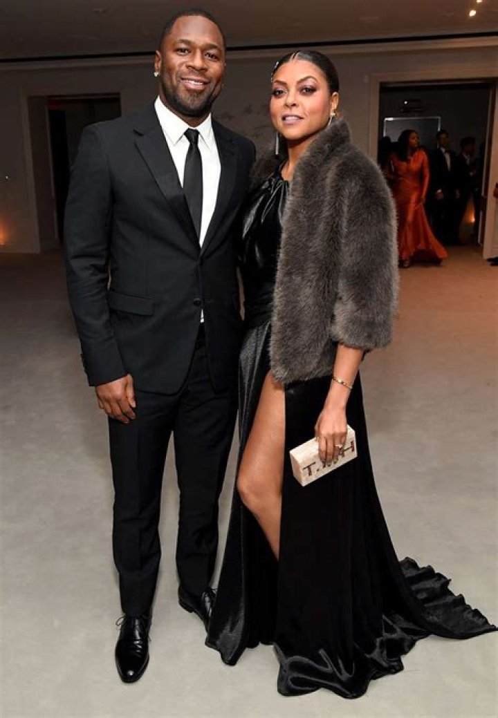 See Her Massive Diamond Ring – Hollywood Life