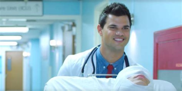 Taylor Lautner Joins ‘Scream Queens’ As Sexy Doctor — & Suspect