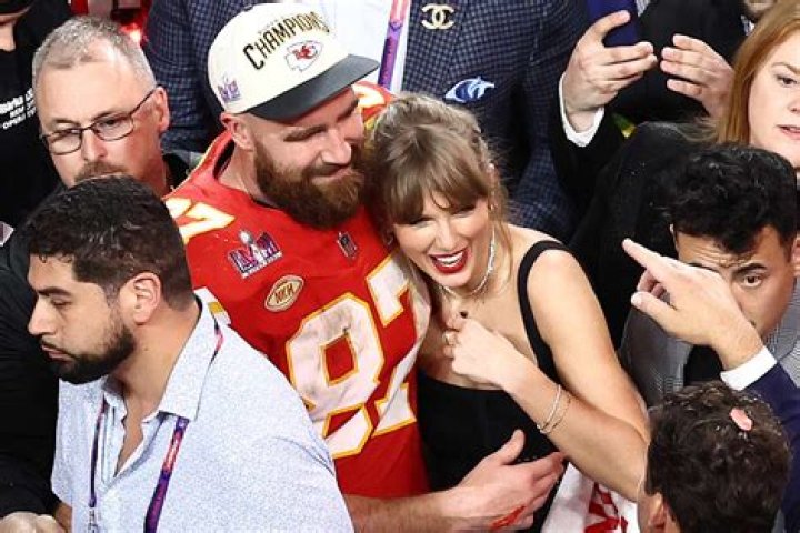 Taylor Swift Attends Chiefs-Broncos Game to Support Travis Kelce – Hollywood Life