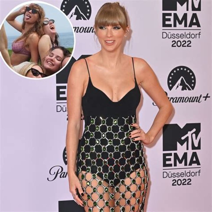 Taylor Swift Rocks Bikini For July 4th Party With Selena Gomez – Hollywood Life