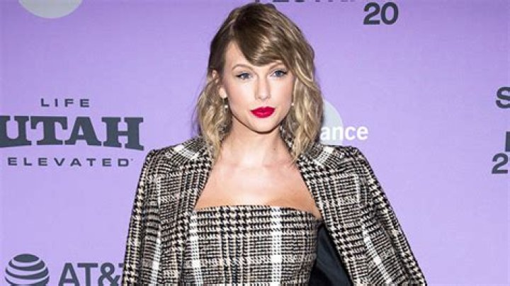 Taylor Swift Fans Think There’s A Conspiracy Behind ‘Killing Eve’ Song – Hollywood Life