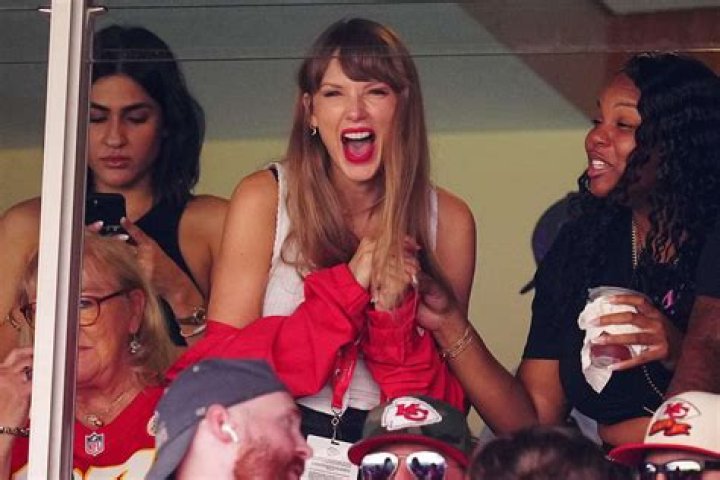 Taylor Swift Reportedly Heading to Kansas City to See Travis Kelce Before Halloween