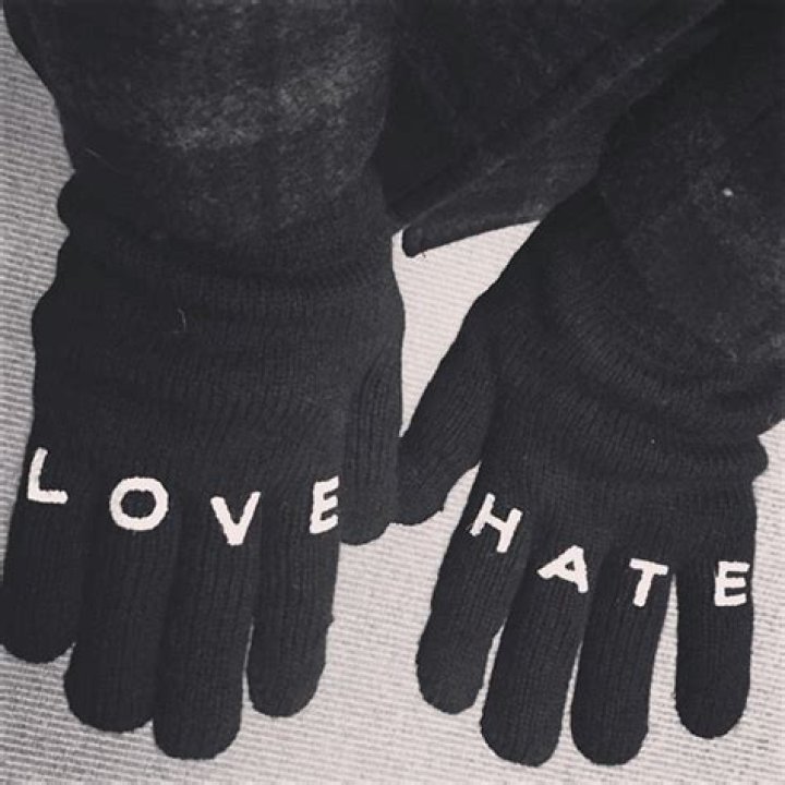 Taylor Swift’s Love Hate Gloves On Instagram — SHOP The Exact Pair Right Here – Hollywood Life