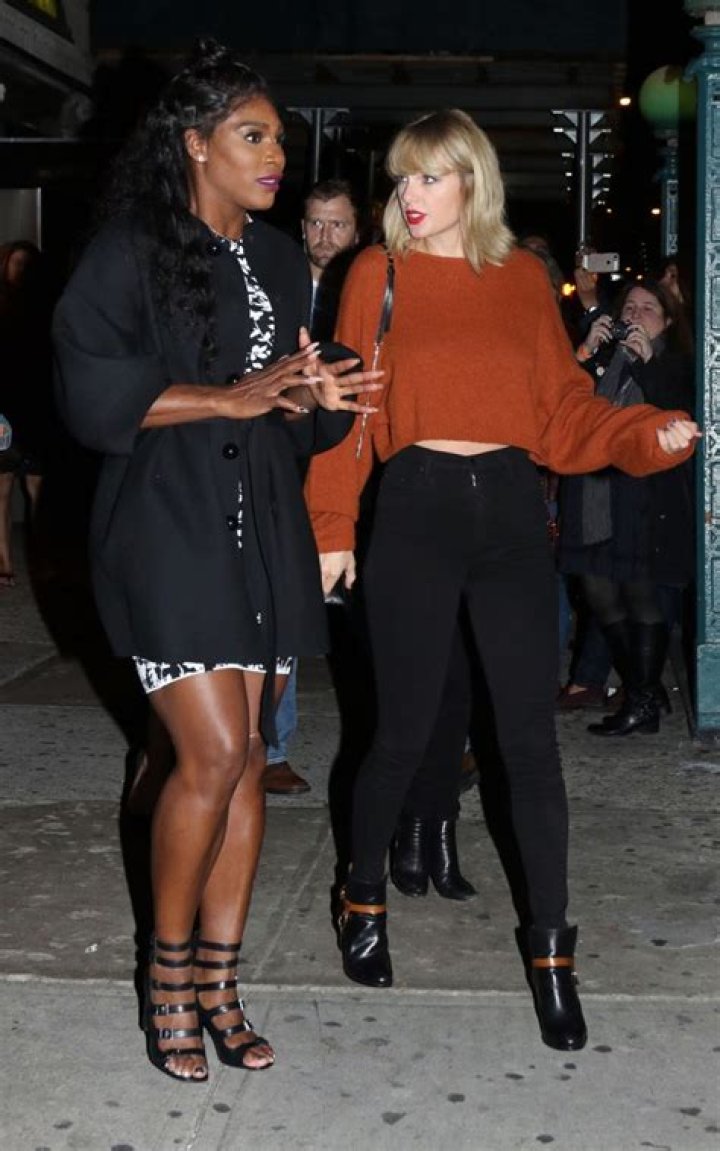 Taylor Swift & Her New Girlfriends After Selena Gomez