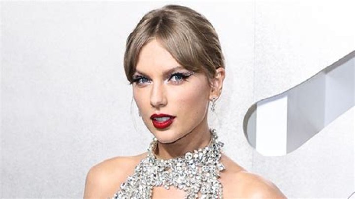 Taylor Swift Says She ‘Swore Off’ Hanging Out With Men After Being a Target for ‘Slut Shaming’