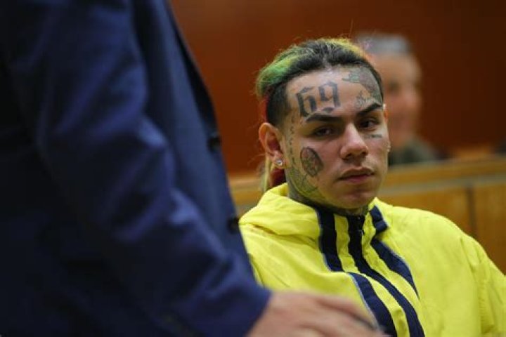 Tekashi 6ix9ine Hospitalized After Being Attacked In A Florida Gym – Hollywood Life