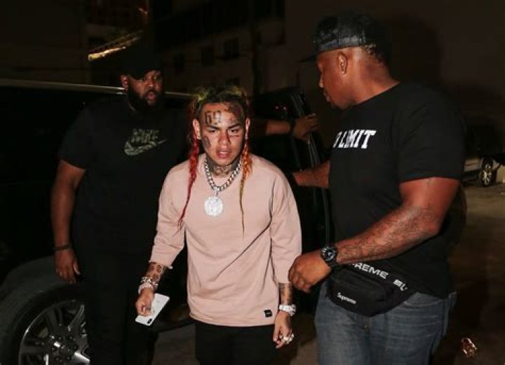 Tekashi 6ix9ine Pulled In Red Wagon By Security: Video – Hollywood Life