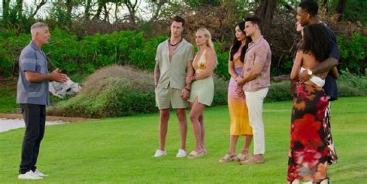 The Couples’ Tearful Goodbyes – Hollywood Life