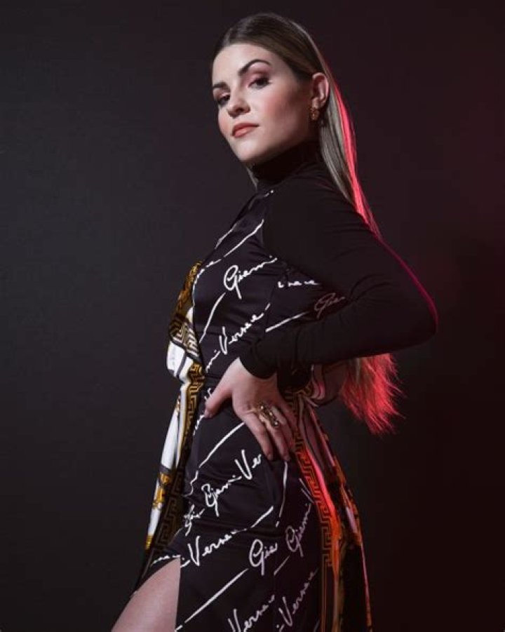 Tenille Arts Exclusive Photos – Hollywood Life