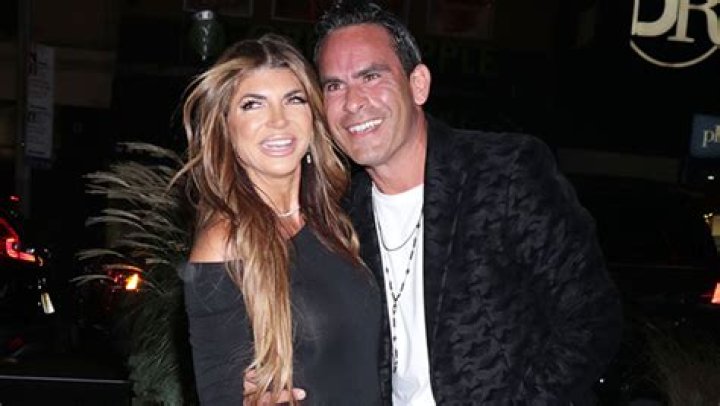 Teresa Giudice Says She & Luis Ruelas Won’t Sign Prenup — Video – Hollywood Life