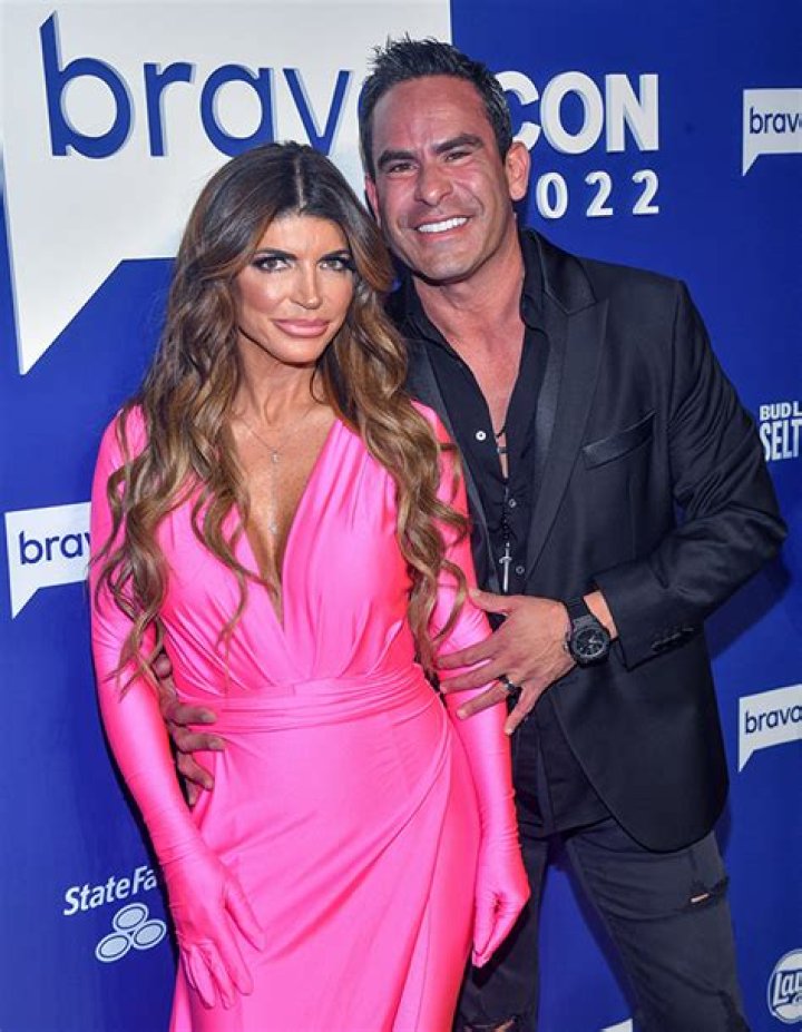 Teresa Giudice Lounges In Tiny Hot Pink Bikini In Sexy Video With Luis Ruelas In Sardinia: Watch