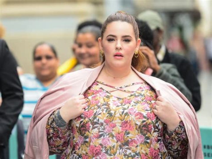 Tess Holliday Strips Down To Her Bra At Train Station For Body Acceptance Protest — Watch
